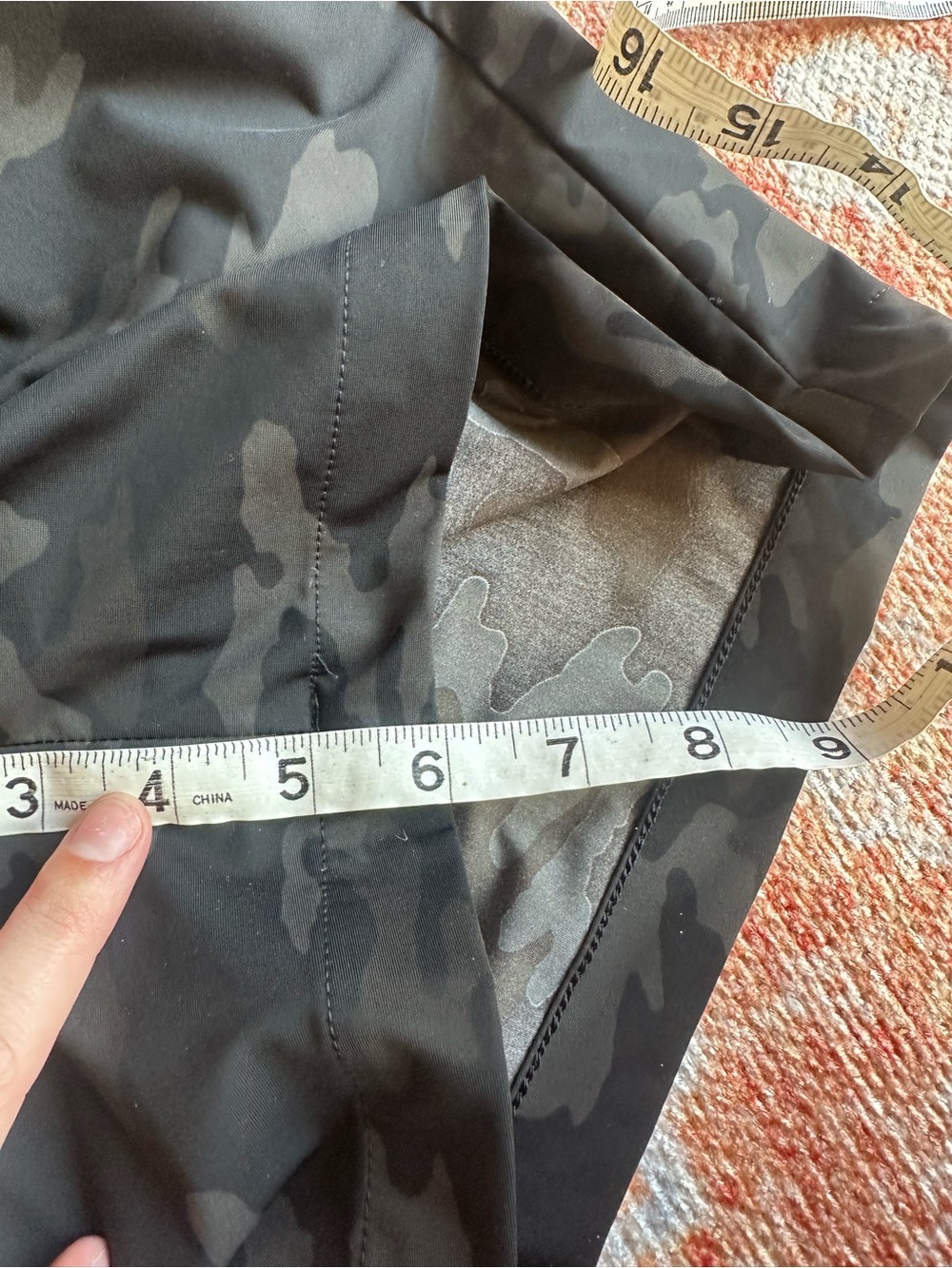SPANX Sunshine 6” pull on shorts dark camo size large style 50213R - Picture 9 of 10